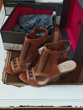 Vince Camuto Estora Cognac Woven Leather Block Heel Sandals w Black Detail Sz 6